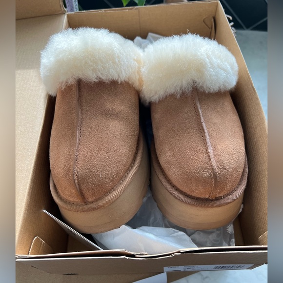 BNIB UGG Disquette, W size 6 - Picture 2 of 4